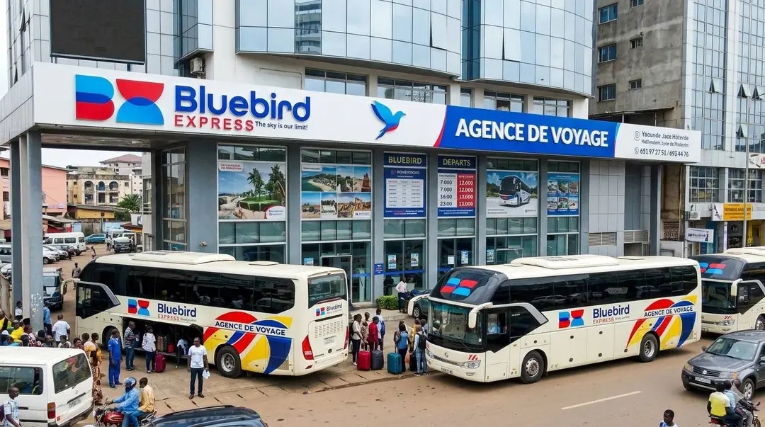 Bus VIP Bluebird Express stationné à la gare routière au Cameroun